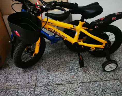 上海永久儿童自行车，带辅助轮，需要的直接拍...