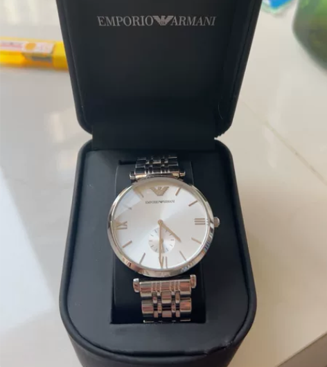 阿玛尼手表 全新 带包装盒全新 感兴趣的话...