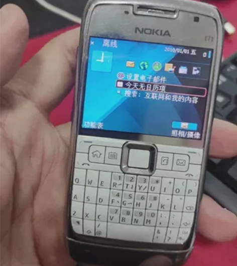 NOKIA诺基亚全键盘手机E71 功能完好...