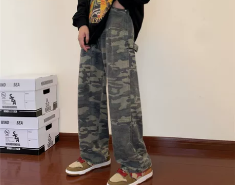 工装迷彩服，买的时候发家里了当时在学校，有...