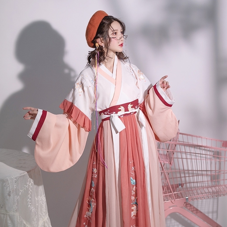 闲置汉服转卖，洗过两次，正品包邮