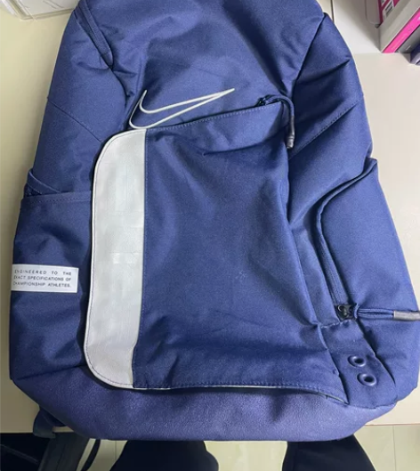 nike篮球书包得物入手，使用过一段时间，...