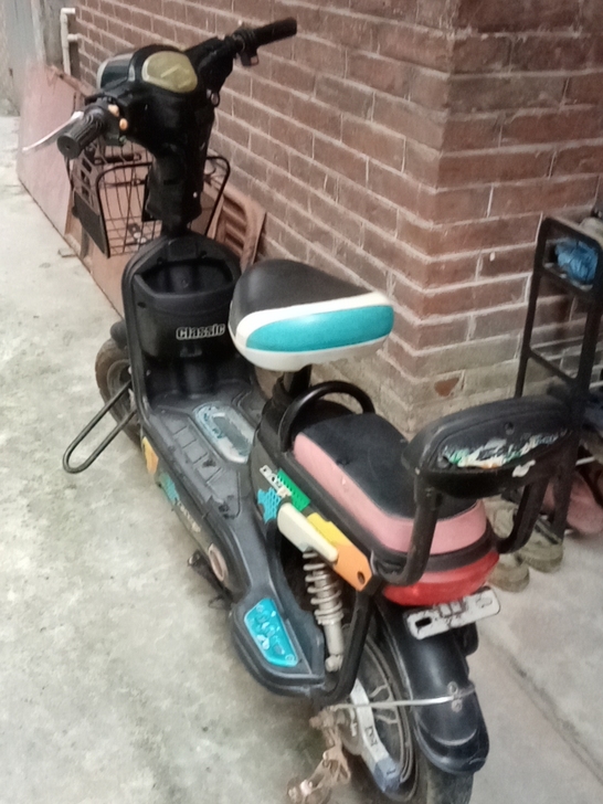 电动车，可以跑30公里左右，低价650，有...
