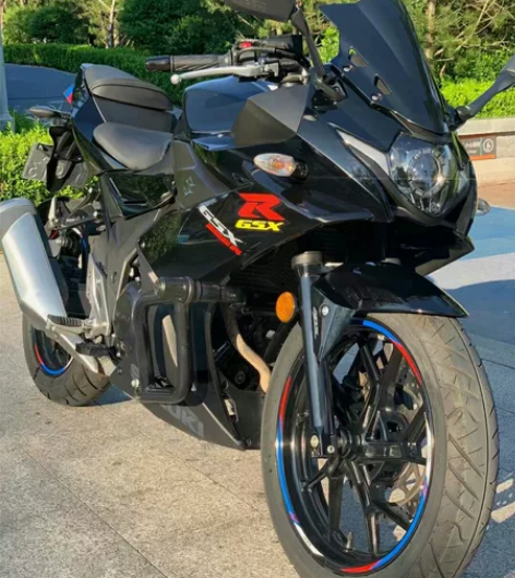 出售2021年铃木GSX250，个人一手车...