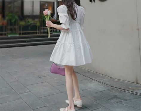 ?泡泡袖连衣裙夏季2022新款娃娃领法式初...