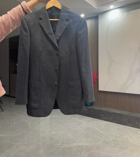 男士西装外套 九成新 牌子九牧王 现因长胖...