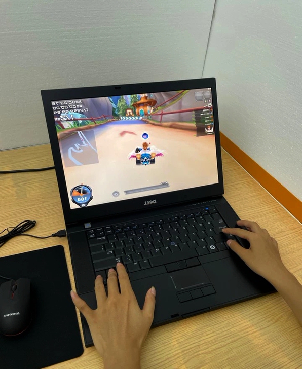 戴尔笔记本电脑双核14英寸9成新以上,无拆...
