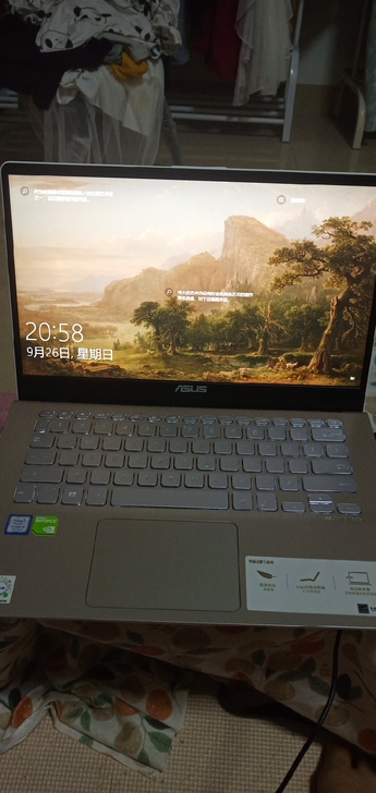出华硕笔记本电脑一台，基本全新，没怎么使用...