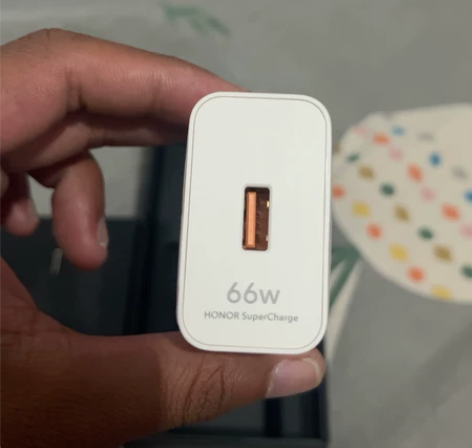 荣耀66瓦充电器 全新未使用  除手机外都...