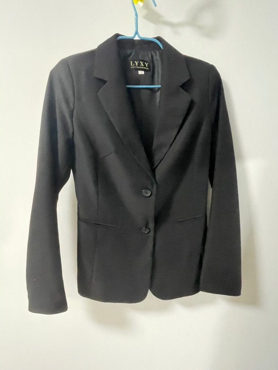 公务员面试穿的西装，只穿了一次，外套加裤子...