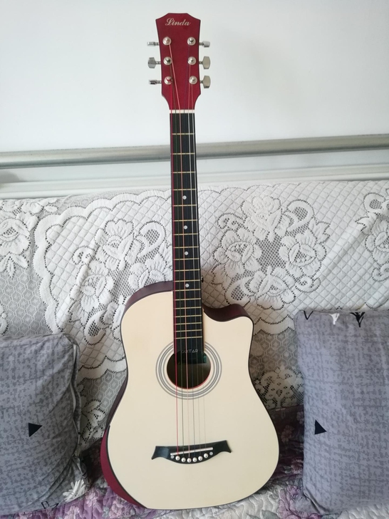 【低价出售原价600多】全新合单板吉他，这...