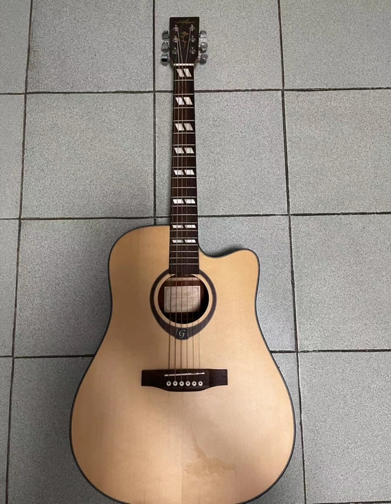 guitarist吉他  800多买的  ...