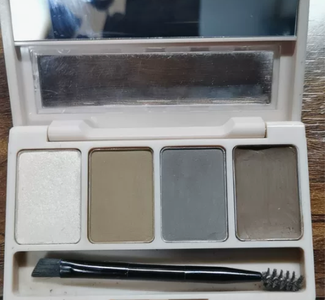 眉粉,很小巧方便携带,余量很多 感兴趣的话...