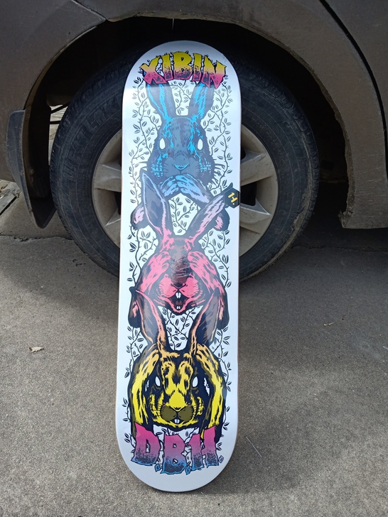 滑板板面比赛得DBH的全新未拆封 宽度是8...