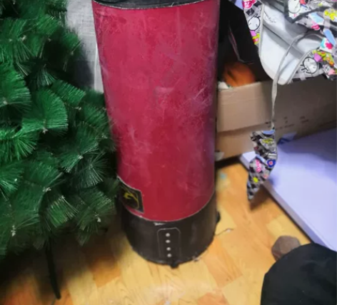 原来自己用的拳击沙袋，成人用。需要用绳子悬...