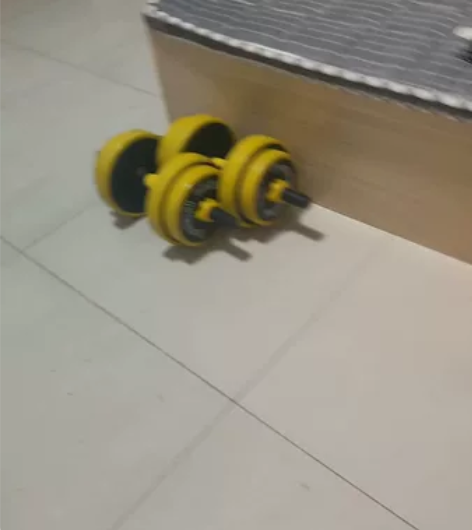 20kg哑铃低价卖 包铁材质 感兴趣的话...