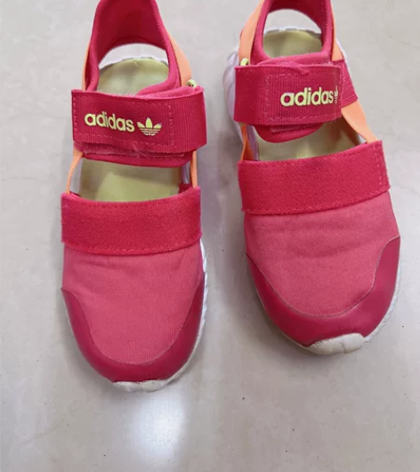 出闲置啦～阿迪正品专柜入手的 感兴趣的话点...