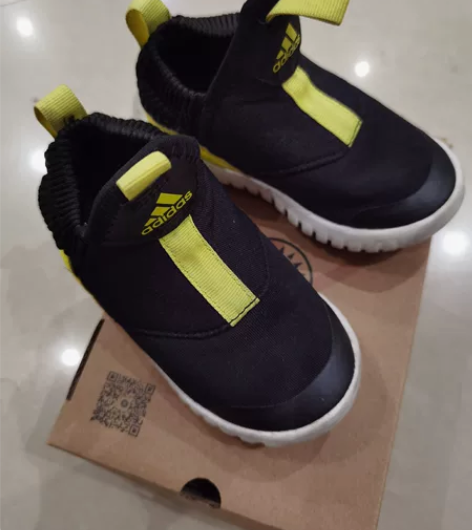 小童阿迪运动鞋，7k码，内长14cm 宝宝...