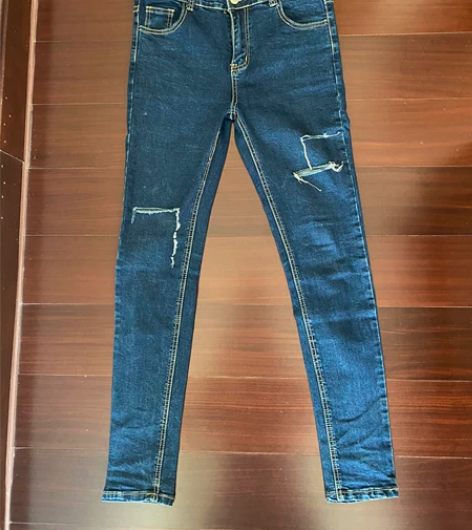 四条M码的牛仔裤，105斤之内都能穿上，第...