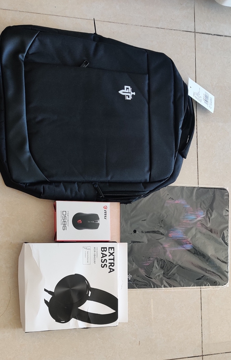 买电脑送的配件,15.6笔记本双肩包,鼠标...