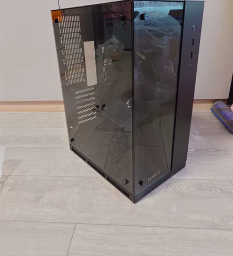 联力 PC-O10机箱 2020年8月购入...