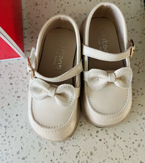 女宝娃娃鞋 便宜出 都九成新 感兴趣的话点...