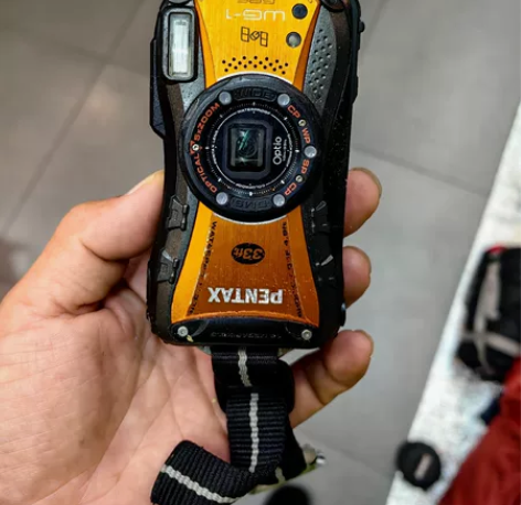 宾得防水相机，当配件。垃圾品相。两块电池没...