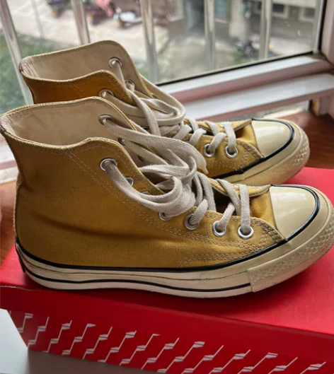 匡威1970s黄色高帮 鞋面长时间柜子里放...