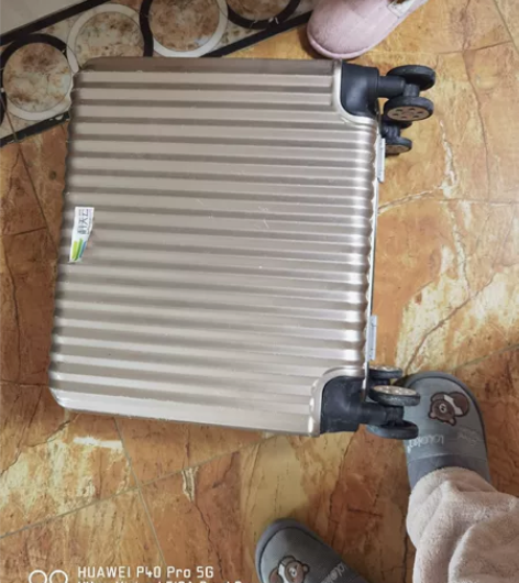 原来搞活动的单位赠品,拉杆箱,密码箱。30...