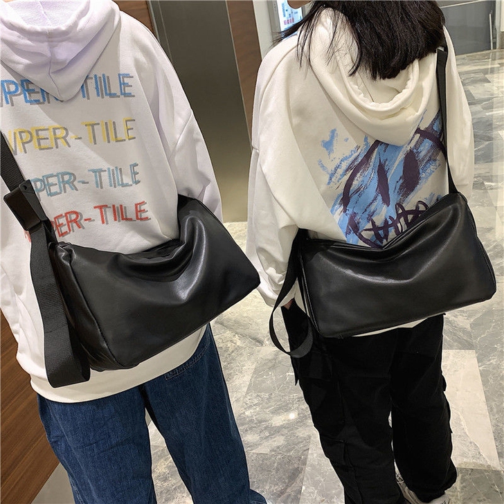 实体店不干，清仓处理，半价出售，斜挎包男士...