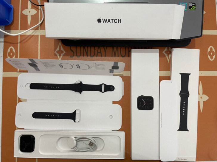 apple watch se 全套配件齐全...
