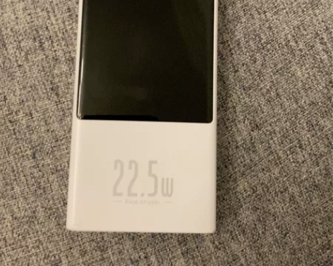 baseus充电宝，USB接口有点松动，介...