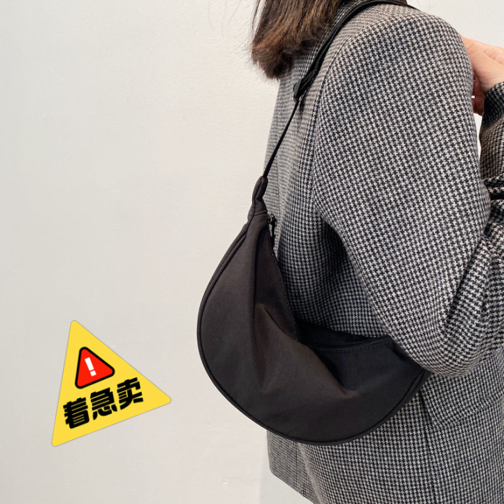 (清仓特价)尼龙斜挎包包女2021新款潮饺...