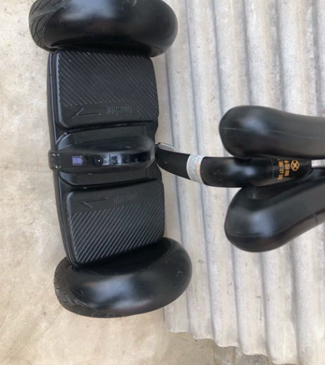 米家九号平衡车，功能正常使用，前面有点撞裂...