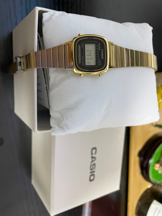 卡西欧电子表，有iwatch，所以不经常戴
