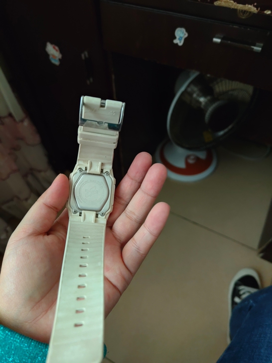 卡西欧手表,买成八百多。没电,自己换电池,...
