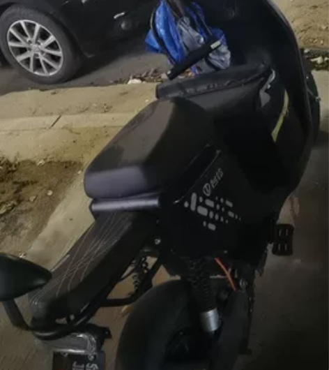 是两台车,一台台铃,一台009,有两组电池...