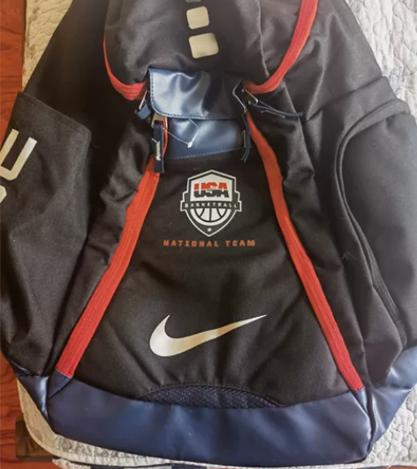 Nike篮球包,全新没用过。 感兴趣的话点...