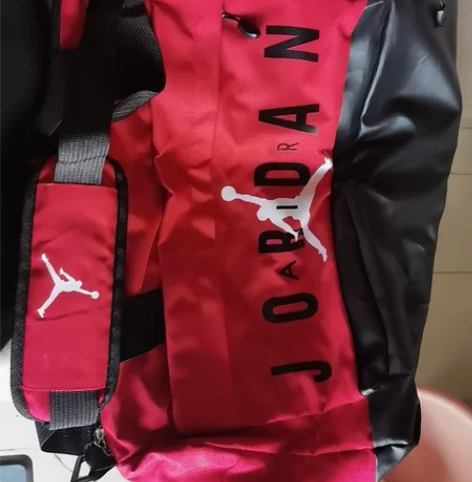 乔丹挎包，平时训练专用 感兴趣的话点“我想...