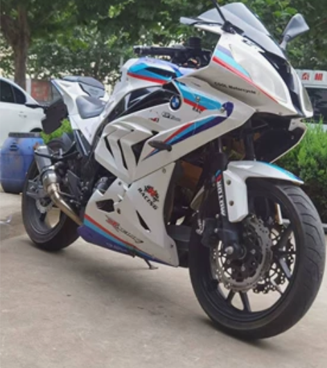 宝雕摩托车  喜欢抓紧价格不高 感兴趣的话...