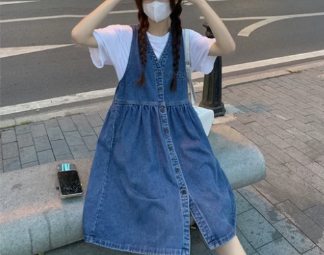 V领牛仔背带裙女夏季2022新款复古日系宽...