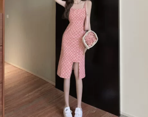 甜辣风少女格子吊带裙粉色长款背带裙别致小众...