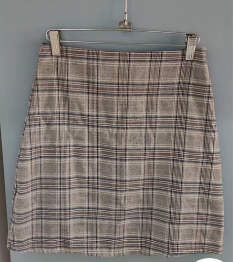 格子A字裙，没穿过闲置 感兴趣的话点“我想...