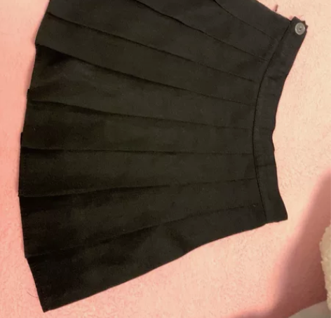百褶裙裤裙，xs码的，需要比较瘦的 售出不...