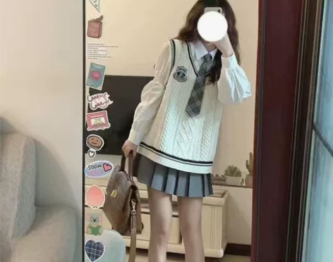 全新未拆封灰色百褶裙小裙子内含打底裤！全新...