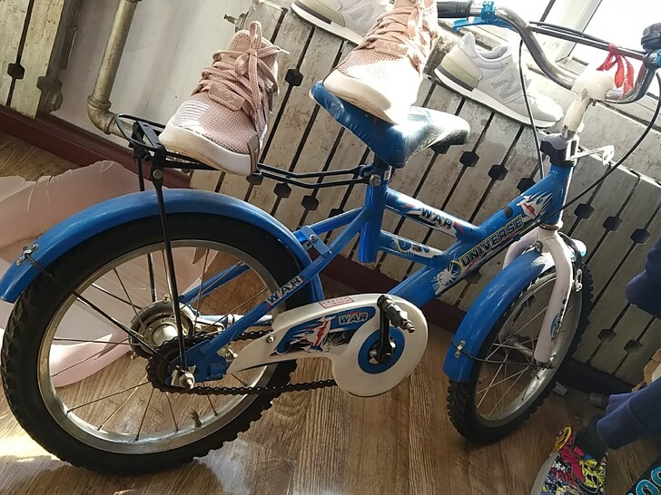 儿童自行车，6-10岁可以骑，有一个脚蹬子...