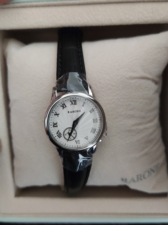 雷诺全新简约款女表，保修，淘宝旗舰店入