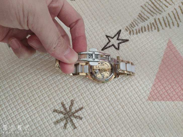 雷诺陶瓷手表，新旧如图，购于商场，没怎么戴...