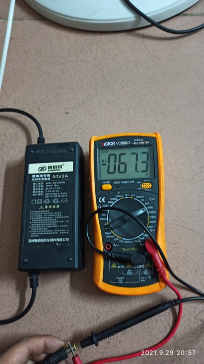 智佰锐  60V锂电池电动车充电器，DC头