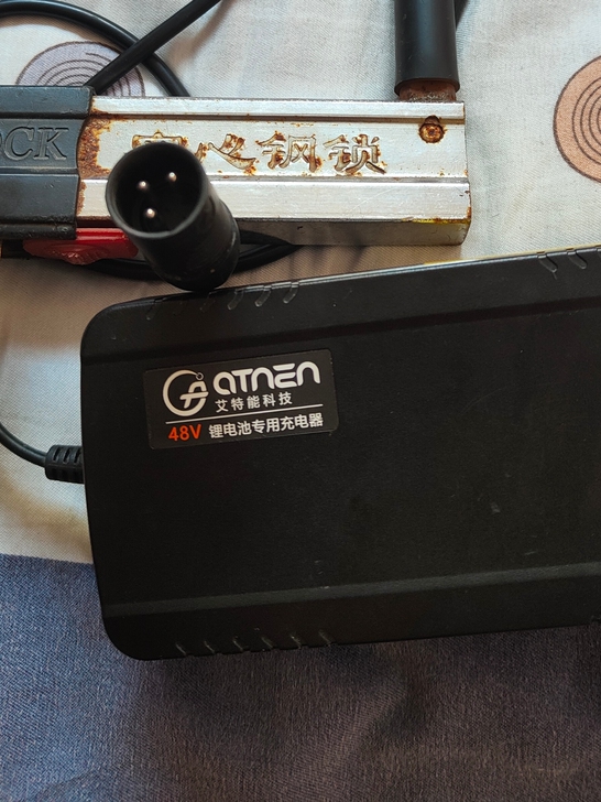 电瓶车48V锂电充电器送加粗U型钢锁